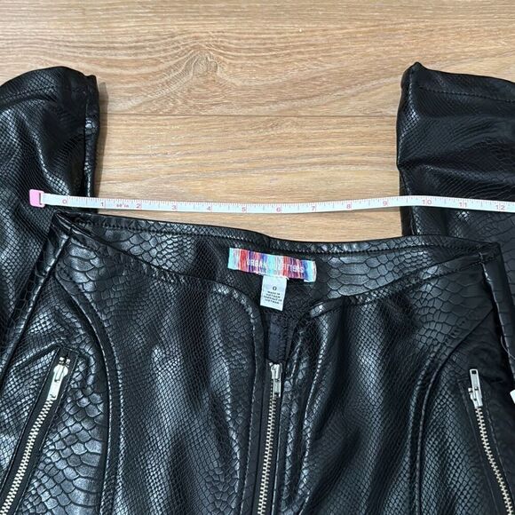NWT Urban Outfitters Alexa Faux Leather Moto Pant size 0 - Picture 4 of 8